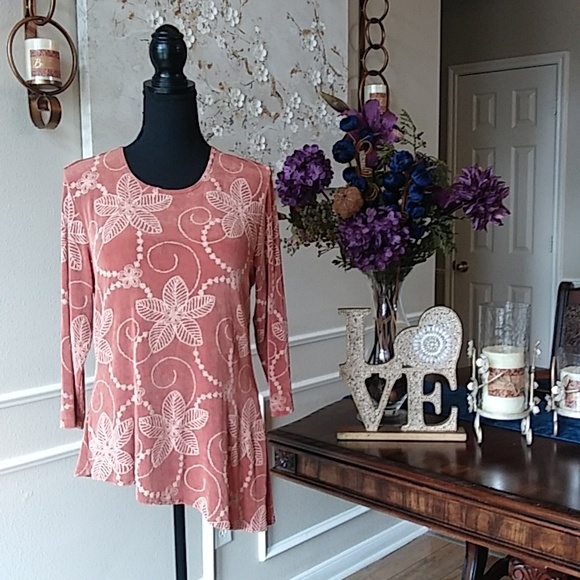 Picadilly Fashion Floral Embroidered Asymmetric Top. Size SP - Picture 3 of 16